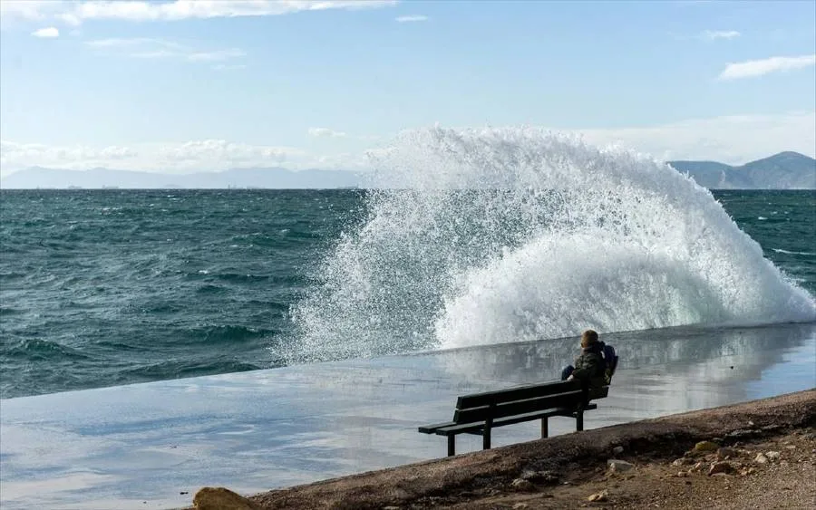 Καιρός αύριο: Άνεμοι 8 μποφόρ στην Αττική, έως 37 βαθμούς η θερμοκρασία στη χώρα – Καταιγίδες σε Ήπειρο, Μακεδονία