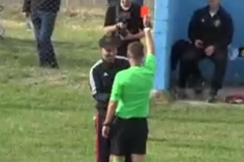 Το είδαμε και αυτό! Θρακιώτης διαιτητής απέβαλε σε επίσημο αγώνα τον (προπονητή) αδερφό του γιατί… ειρωνεύτηκε τον λάινσμαν (+video)