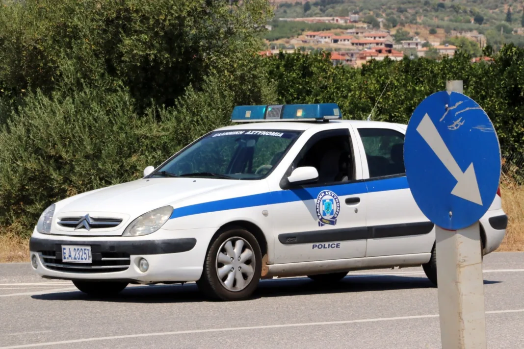 Ορεστιάδα: Στοίβαξε οκτώ λαθρομετανάστες σε ΙΧ με κλεμμένες πινακίδες – Επιχείρησε να διαφύγει, αλλά συνελήφθη