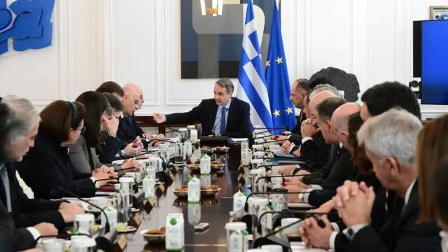 Συναγερμός για την παραβατικότητα στα ΑΕΙ: Έκτατη σύσκεψη στο Μέγαρο Μαξίμου