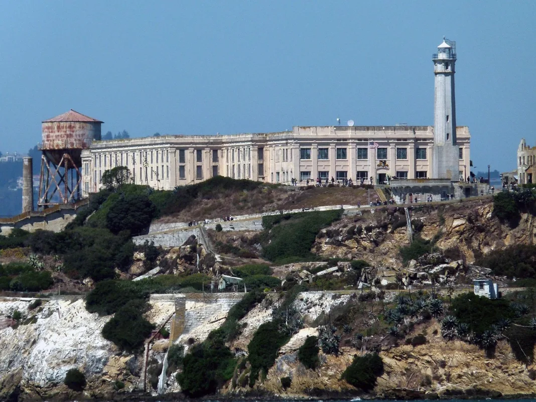 Η φυλακή Αλκατράζ επιστρέφει: Απόφαση Τραμπ για επαναλειτουργία