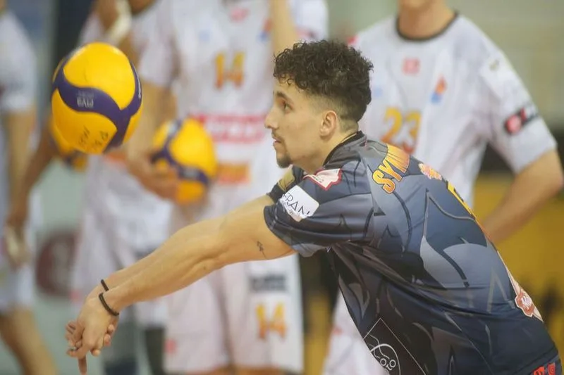 Volley League: Αποχώρησε μετά από δύο χρόνια από τον Άθλο Ορεστιάδας και συνεχίζει στον ΟΦΗ ο λίμπερο Σωτήρης Συναδινός