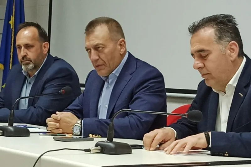 Βρούτσης από τη συνάντηση με τα σωματεία τη Ξάνθης: «Θαύματα δεν μπορούμε να κάνουμε, αλλά έγιναν τρία έργα στον Νομό και αυτά ανακοινώνουμε»