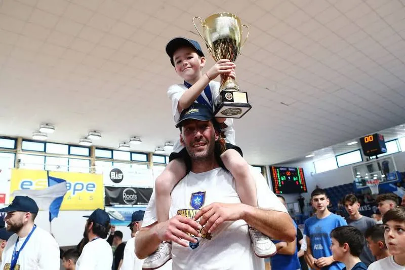 National League 2: Παρουσία του Παναγιώτη Γιαννάκη δεύτερη σερί άνοδος για τον Ιωνικό Νίκαιας του 44χρονου Πετροδημόπουλου κόντρα στην Νάξο του Μαντιτς