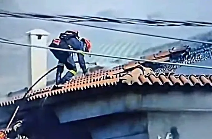 Tον Ιούνιο τους συγχαίρουν για τη δουλειά τους, τον Νοέμβριο τους δέρνουν