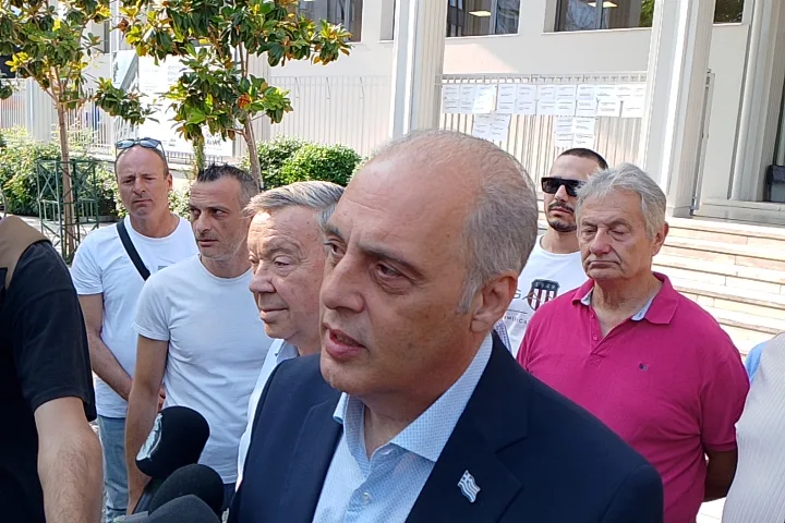Έγκλημα στα Τέμπη: Στα δικαστήρια Λάρισας ο πρόεδρος της Ελληνικής Λύσης