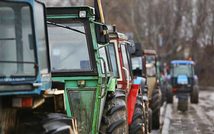 Αθήνα: Κάθοδος δεκάδων τρακτέρ στο Σύνταγμα – Αύριο η αγροτική κινητοποίηση