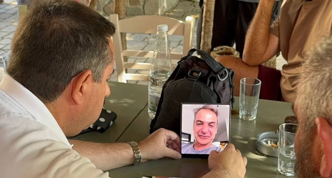 «Τ’ άκουσε» ο Μηταράκης από τους Χιώτες στους οποίους πήγε να «πουλήσει καθρεφτάκια» μέσω τάμπλετ!