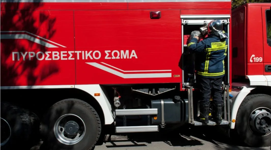 Φωτιά σε εστιατόριο στη Θεσσαλονίκη: Σκηνές πανικού και άμεσες διασώσεις στην παραλία