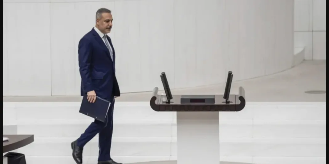 Τουρκία: Σε τροχιά σύγκρουσης η διαδοχή στο ΑΚΡ– Στο επίκεντρο Μπιλάλ Ερντογάν και Χακάν Φιντάν