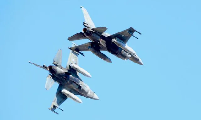 Νέα πρόκληση: Εμπλοκή ελληνικών μαχητικών με δύο οπλισμένα τουρκικά F-16