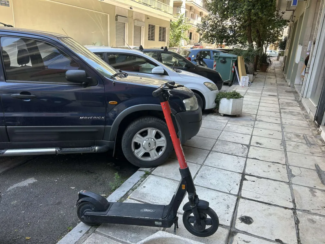 Διαρρήκτες άρπαξαν ηλεκτρικά πατίνια στη Θεσσαλονίκη – Μεταξύ τους και ανήλικος