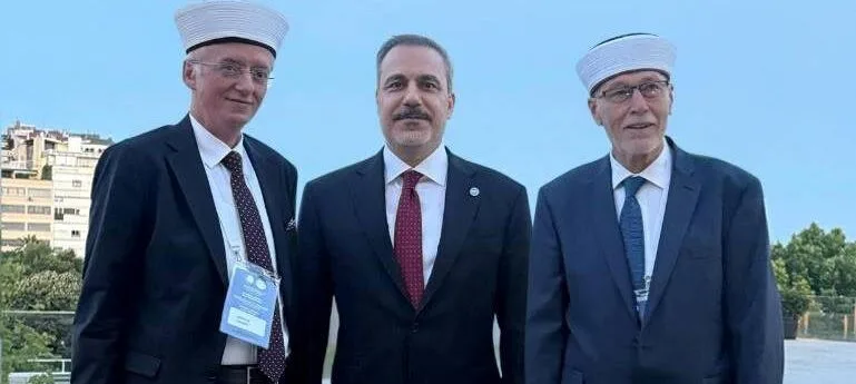 Κοινή Γραμμή Άγκυρας-Εγκαθέτων: Η Ακτινογραφία μιας Συντονισμένης Προπαγάνδας για τις Μουφτείες