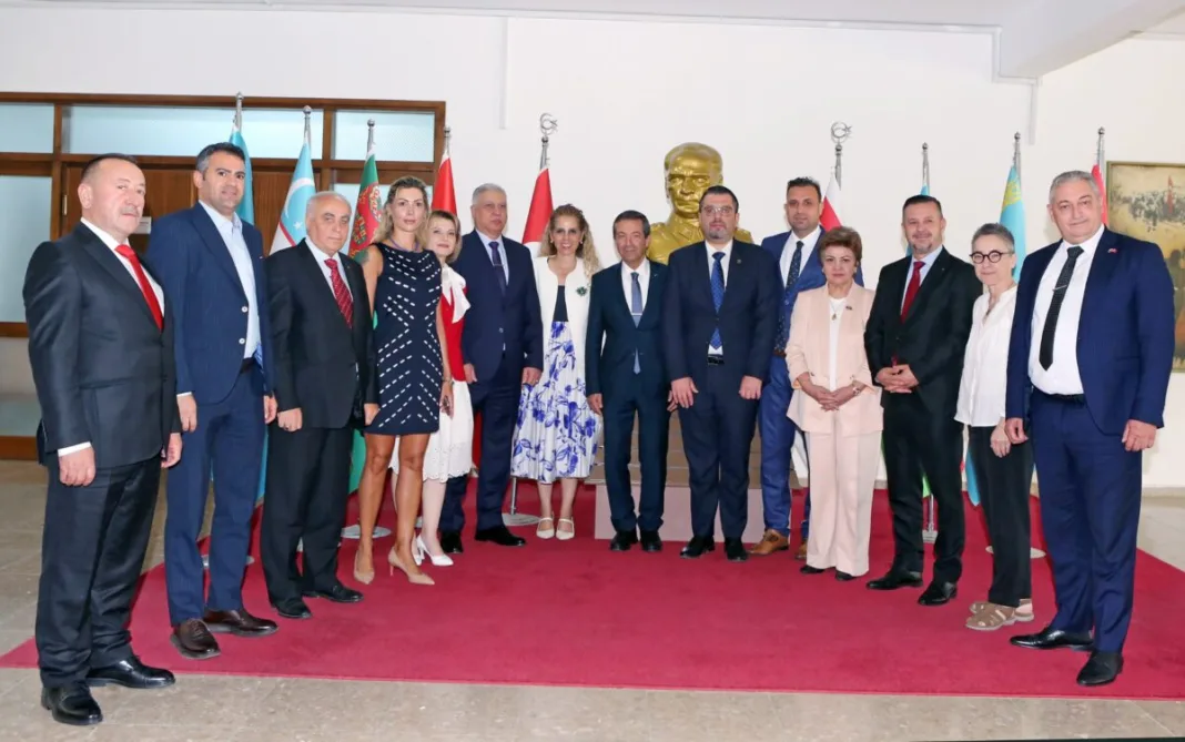 Περβίν Χαϊρρουλάχ στα Κατεχόμενα: «Αν δεν υπήρχε η σκιά της Τουρκίας, δεν θα υπήρχαμε»