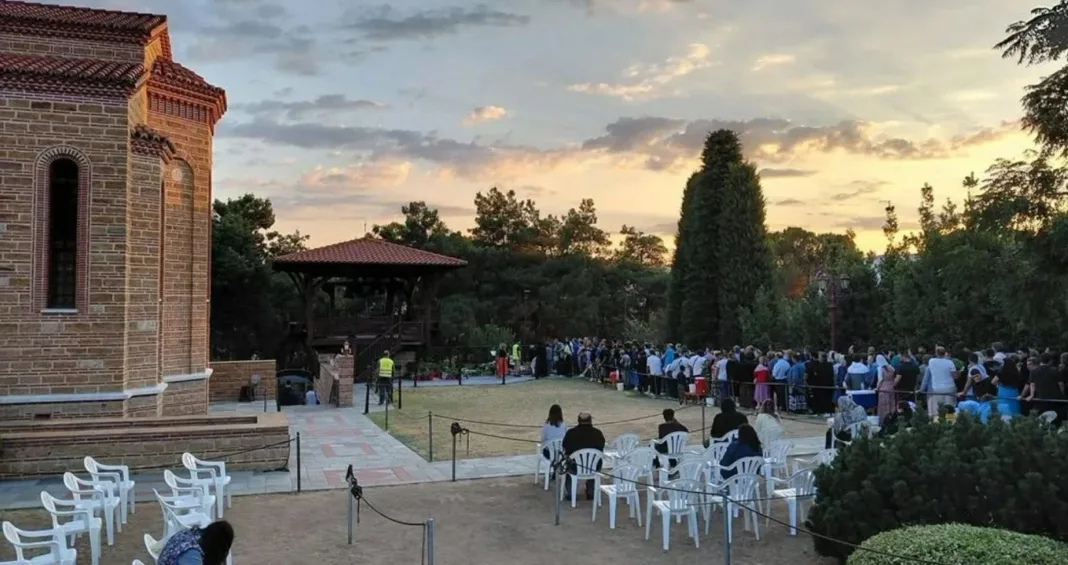 «Πλημμύρισε» από πιστούς η Σουρωτή για την επέτειο της κοίμησης του Αγίου Παϊσίου