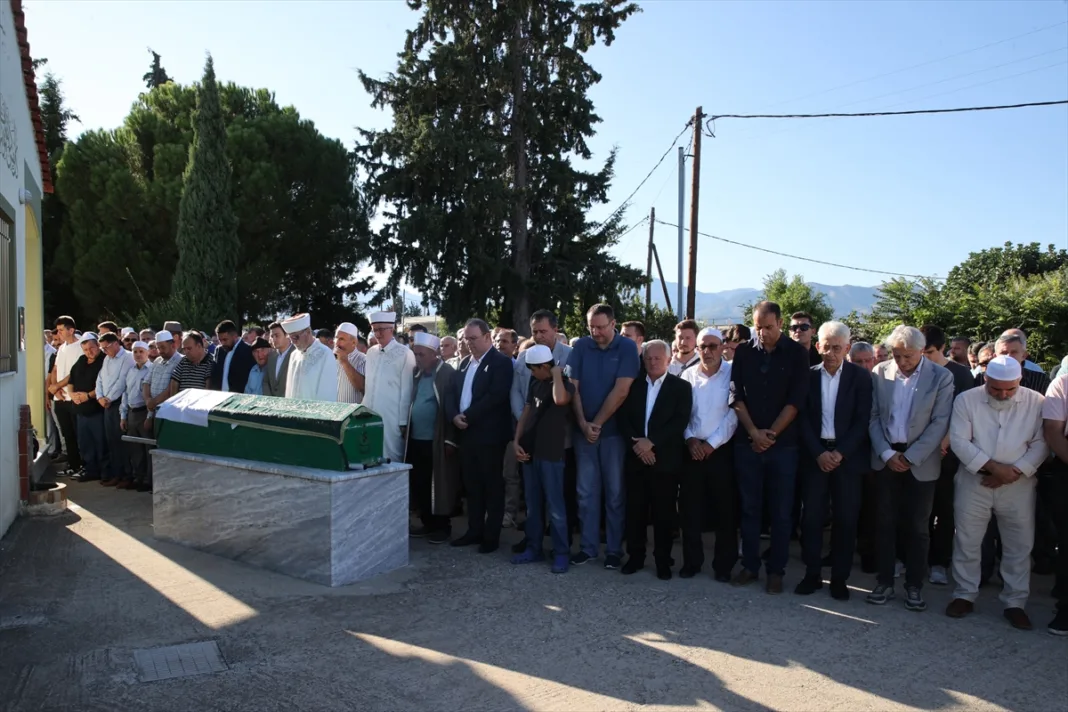 Κομοτηνή: Ηχηρή αδιαφορία στην κηδεία της συζύγου Σερήφ παρά τις εντολές στα τεμένη