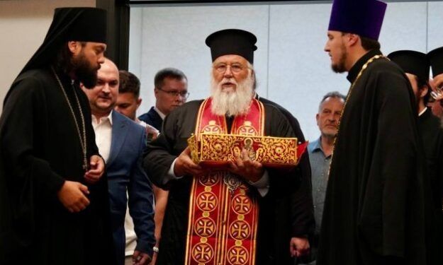 Ο μητροπολίτης Κερκύρας μετέφερε τη Δεξιά Χείρα του Αγίου Σπυρίδωνος στη Ρωσία
